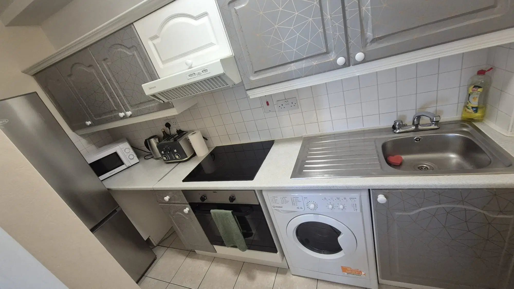 Room in a 2 Bedroom Apartment, 55 Mountjoy Square, Dublin 1 D01 DY79 – Kitchen
