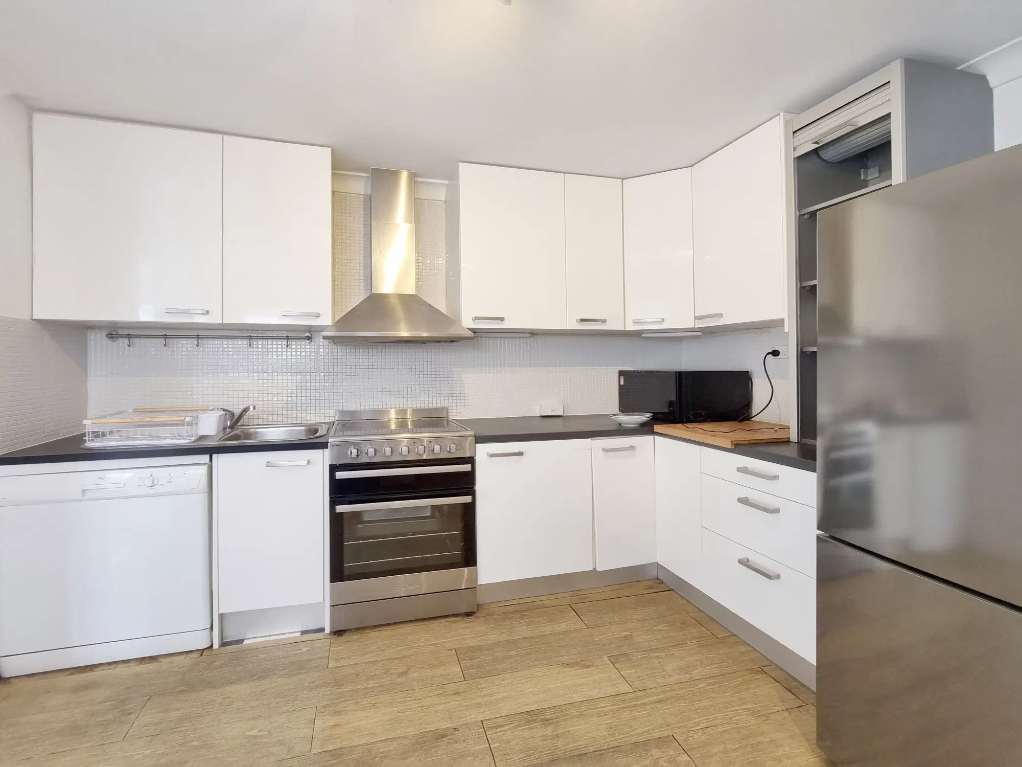 Room in a 5 Bedroom Apartment, 33 Young Street, Redfern, Australia NSW 2016 – Kitchen