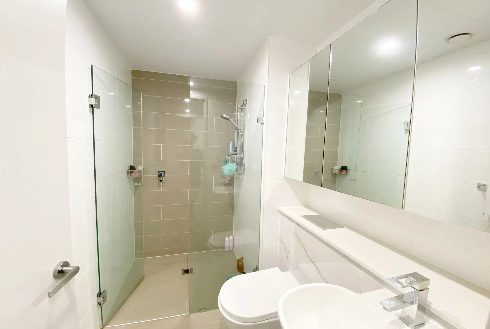Room in a 3 Bedroom Apartment, 887 South Dowling St, Waterloo, Australia NSW 2017 – Bathroom