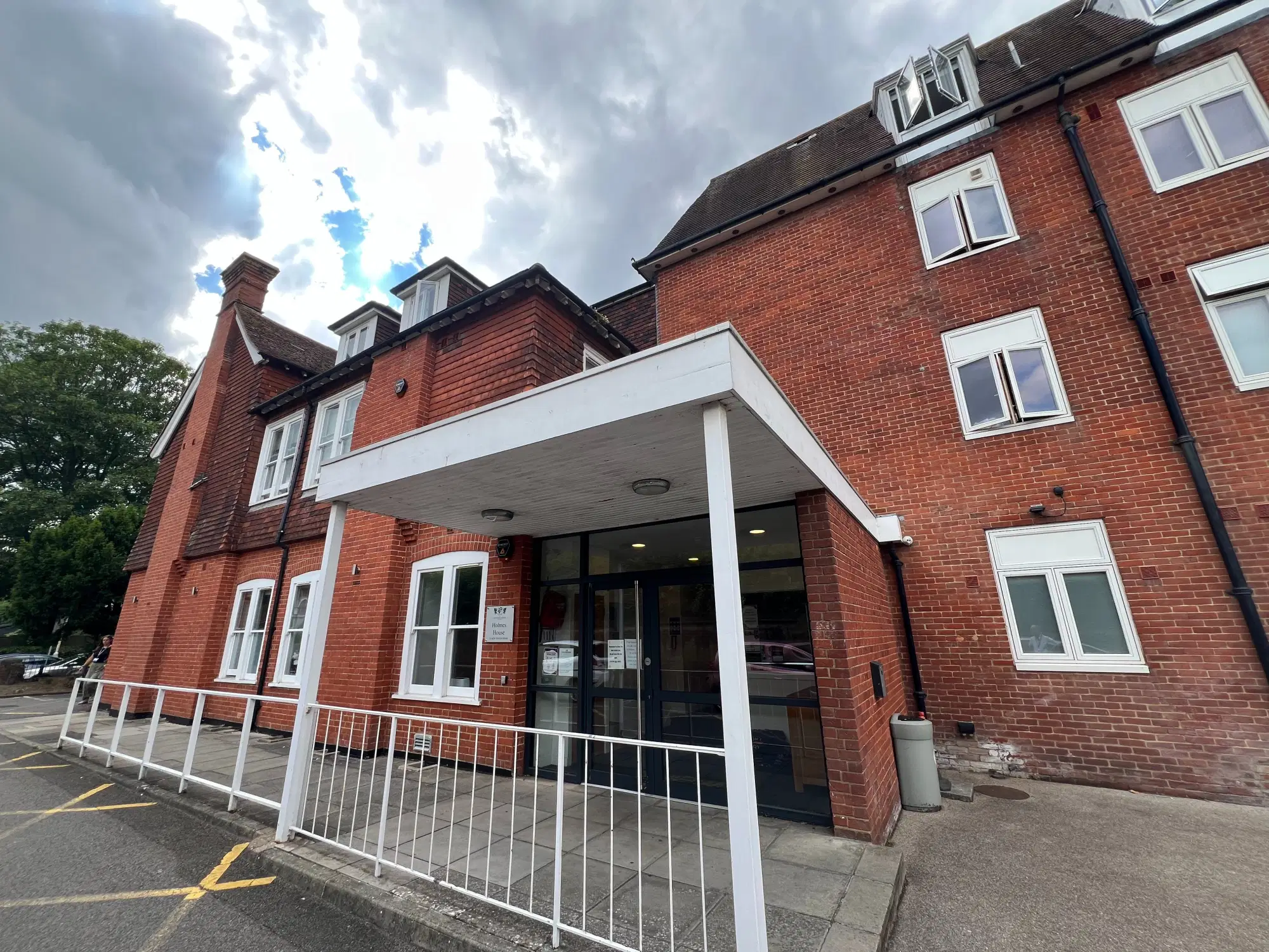 Holmes, Canterbury – Exterior