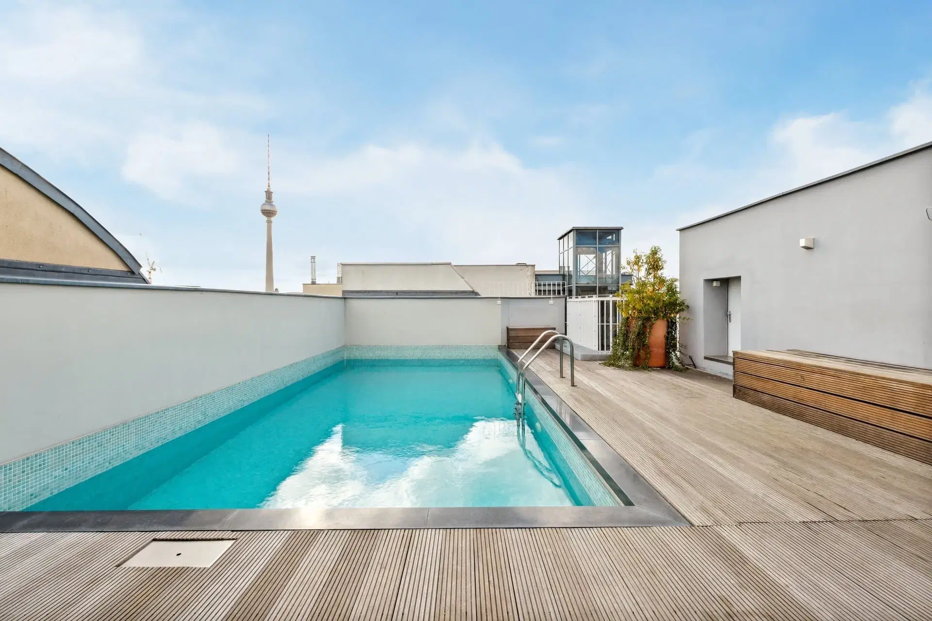 Lini, Berlin – Exterior