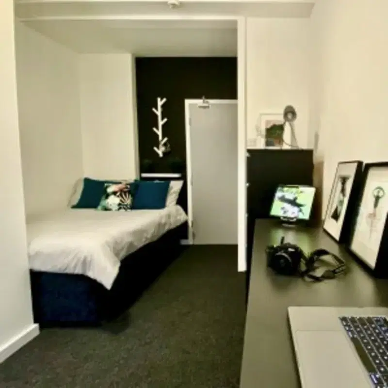 Langdale Courtyard, Manchester – Standard Ensuite Type L