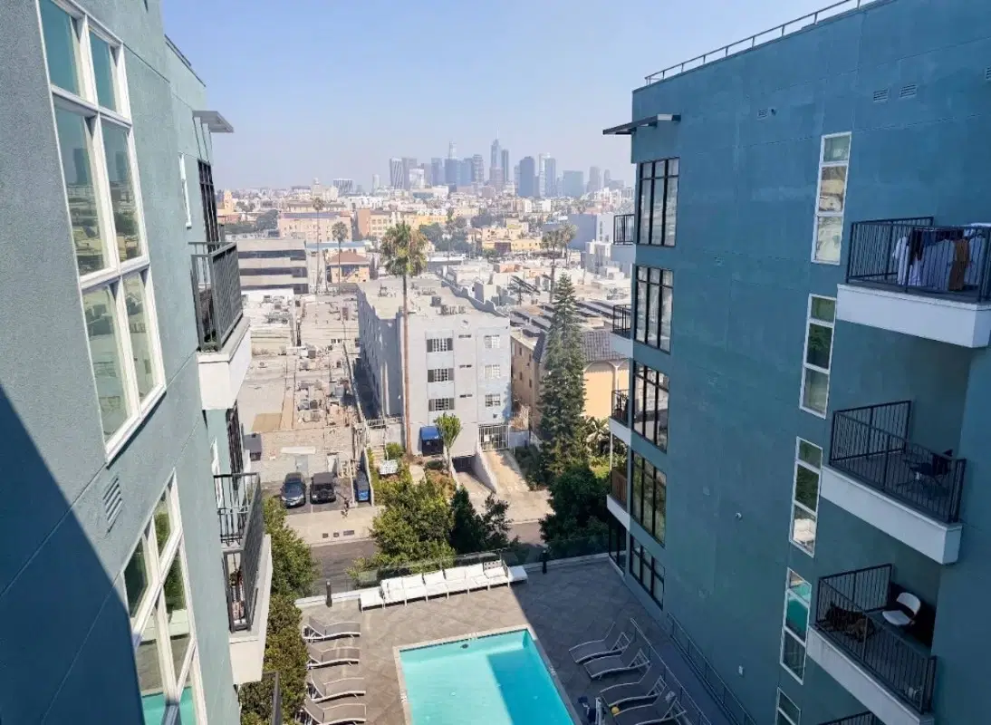 Hana, Los Angeles – Exterior