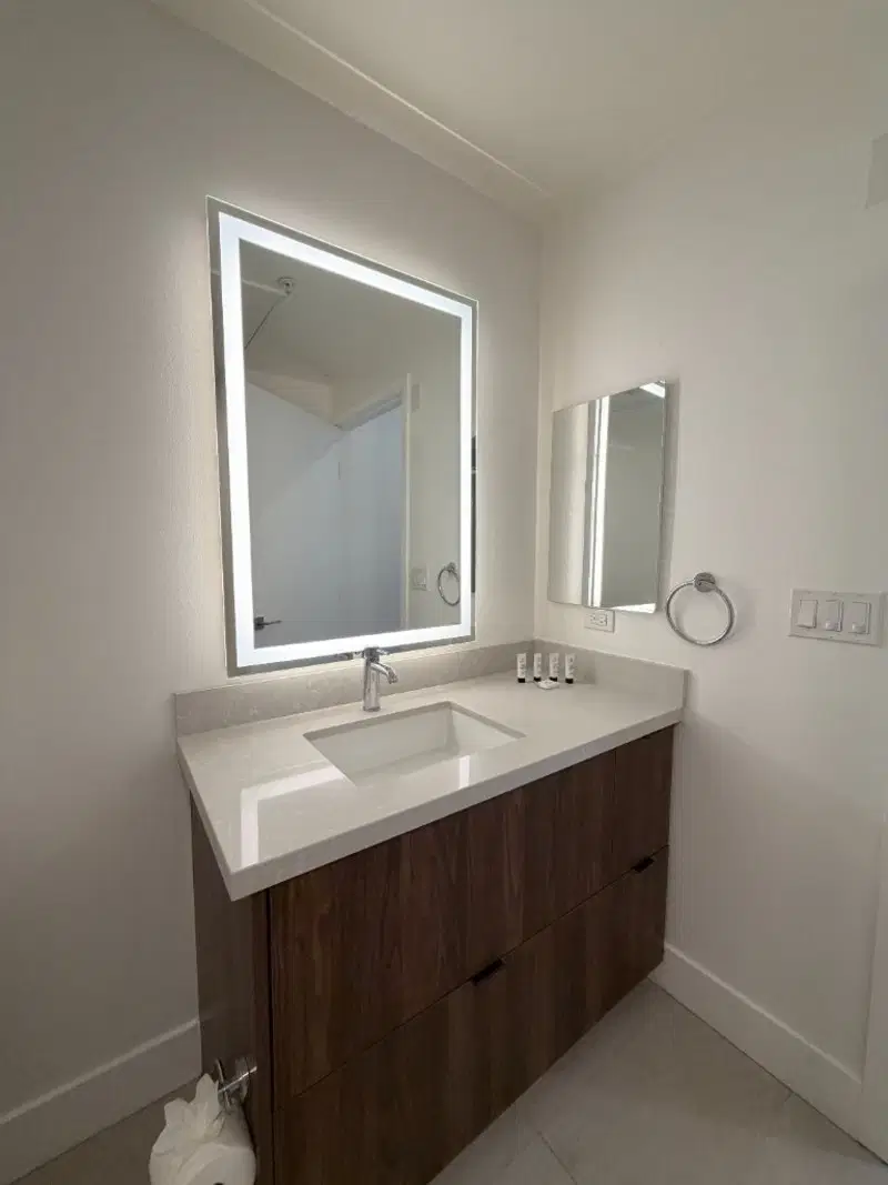 Roya, Los Angeles – Bathroom