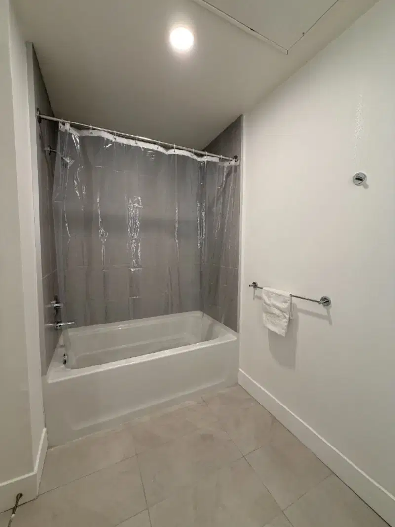 Roya, Los Angeles – Bathroom