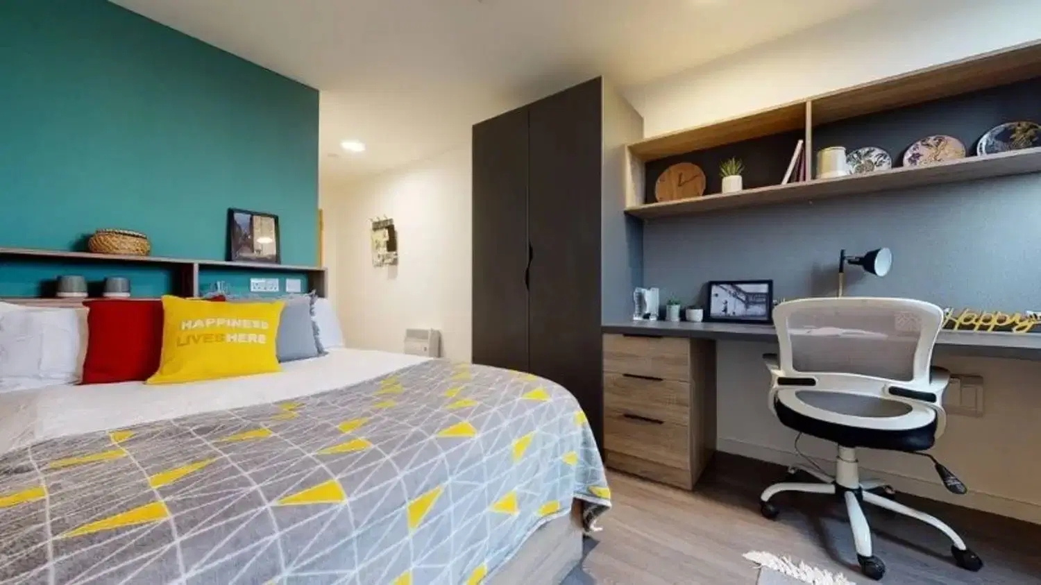 LNT Canvas Walthamstow, London – Gold Ensuite