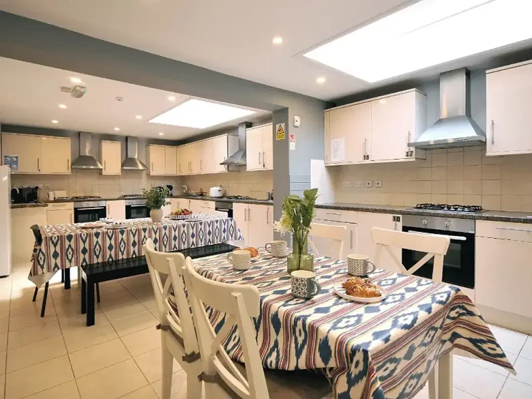 LNT Raleigh House, London – Kitchen
