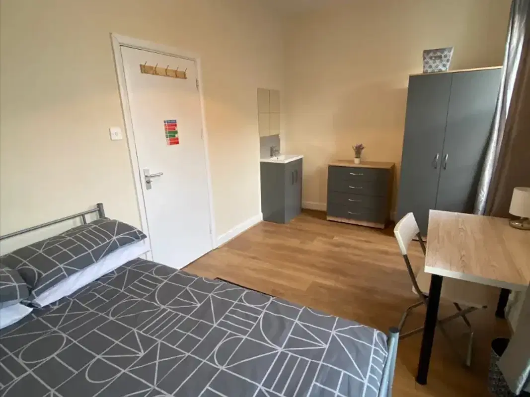 LNT Raleigh House, London – Non Ensuite
