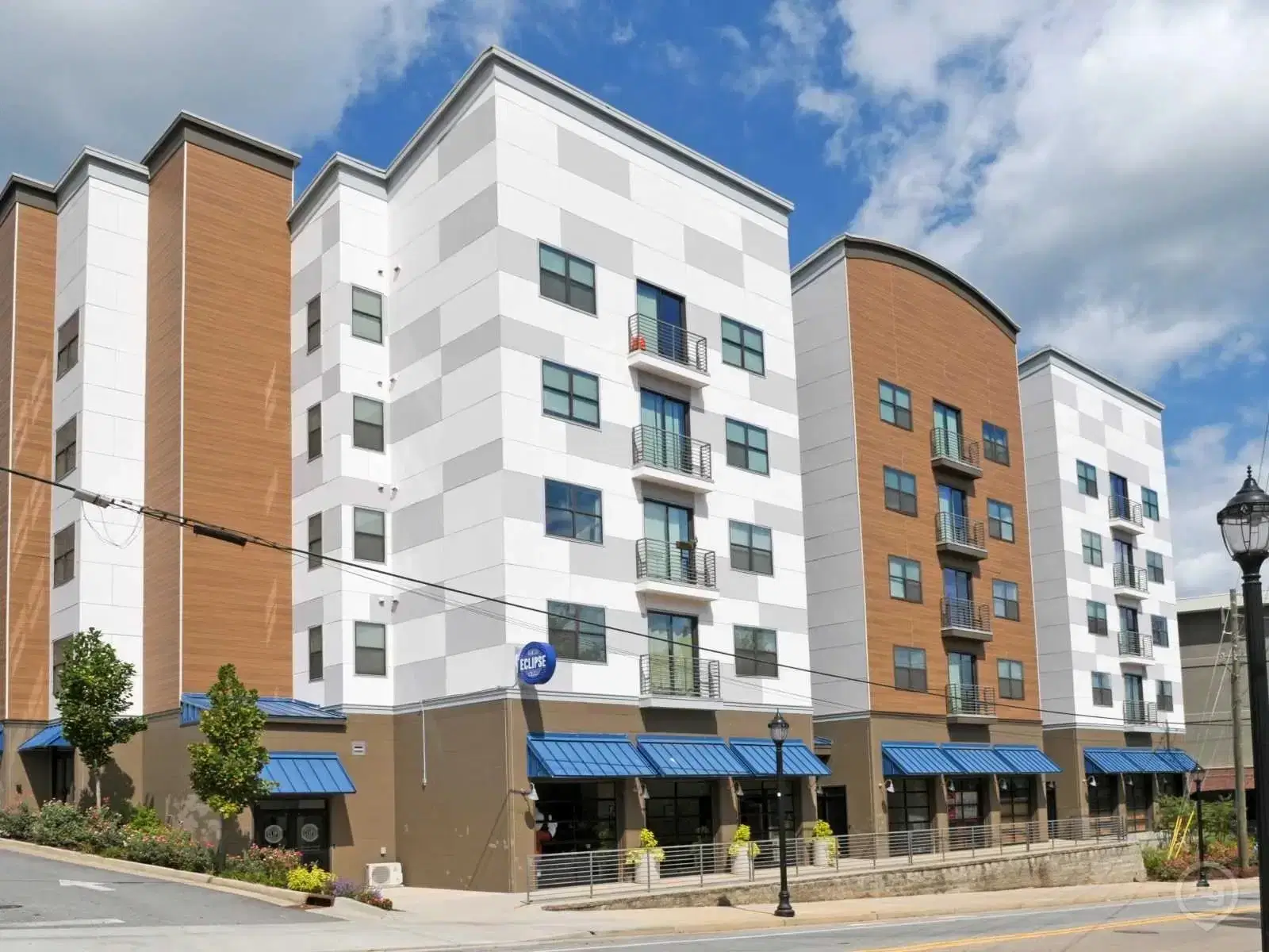 Eclipse On Broad, Athens – Exterior