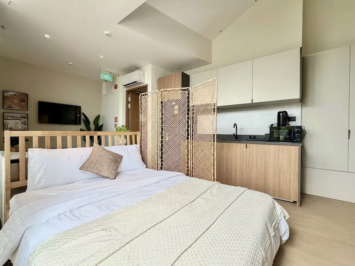 272 East Coast, Singapore – Studio | 02-01