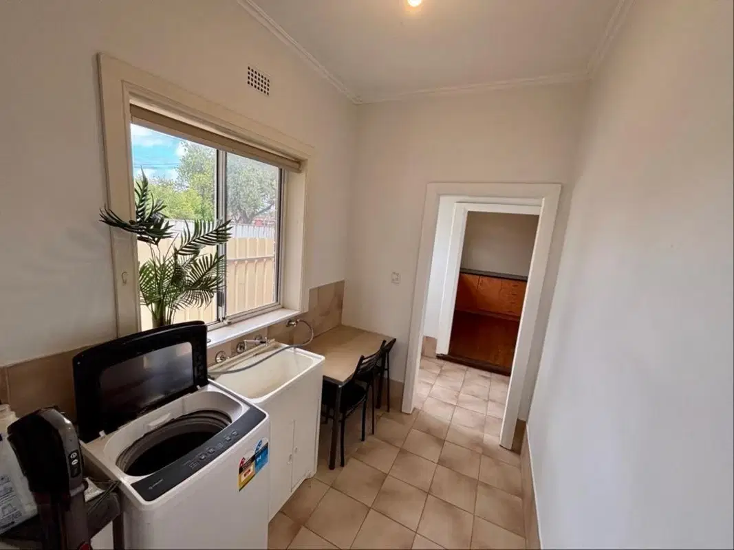 Room in a 5 Bedroom Apartment, 18A High Avenue, Clearview, Australia SA 5085 – Amenities