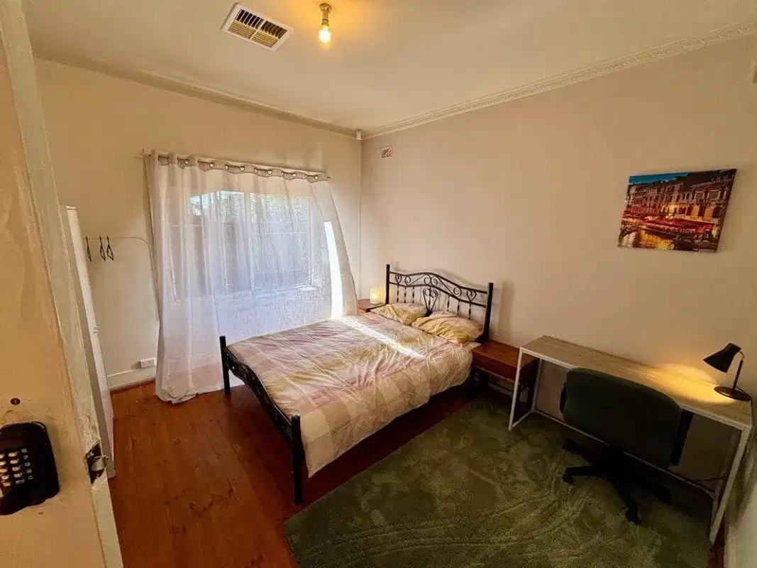 Room in a 5 Bedroom Apartment, 18A High Avenue, Clearview, Australia SA 5085