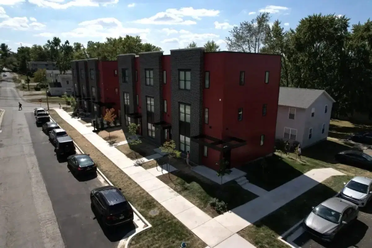 Lincoln Townhomes, Bloomington – Exterior