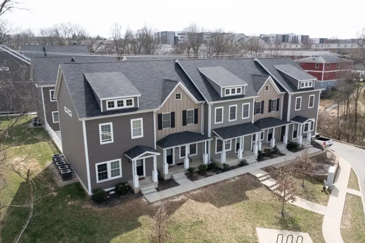 University Manors, Bloomington – Exterior