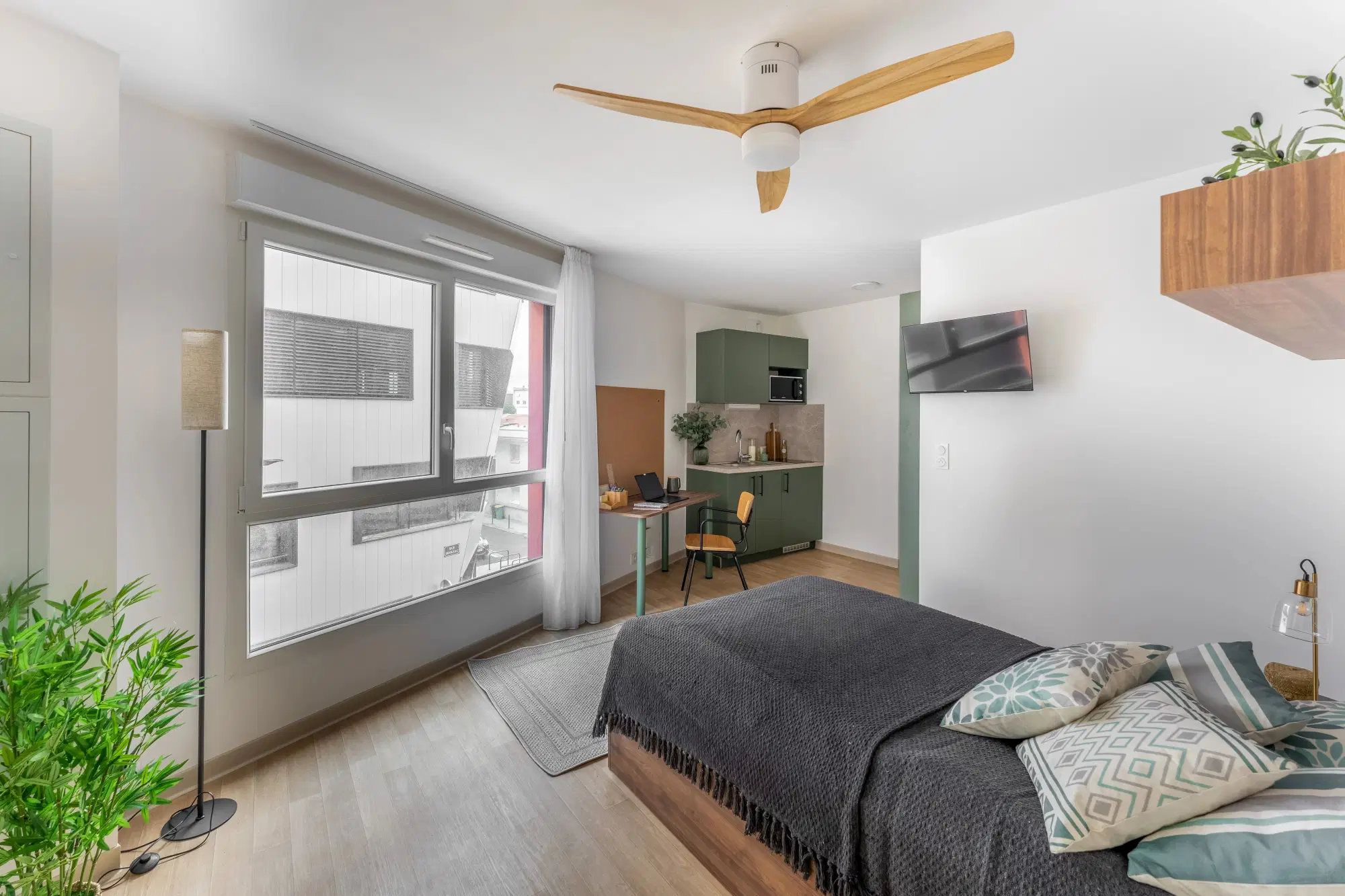 Canvas Bordeaux Docks, Bordeaux – Gold Studio Accessible