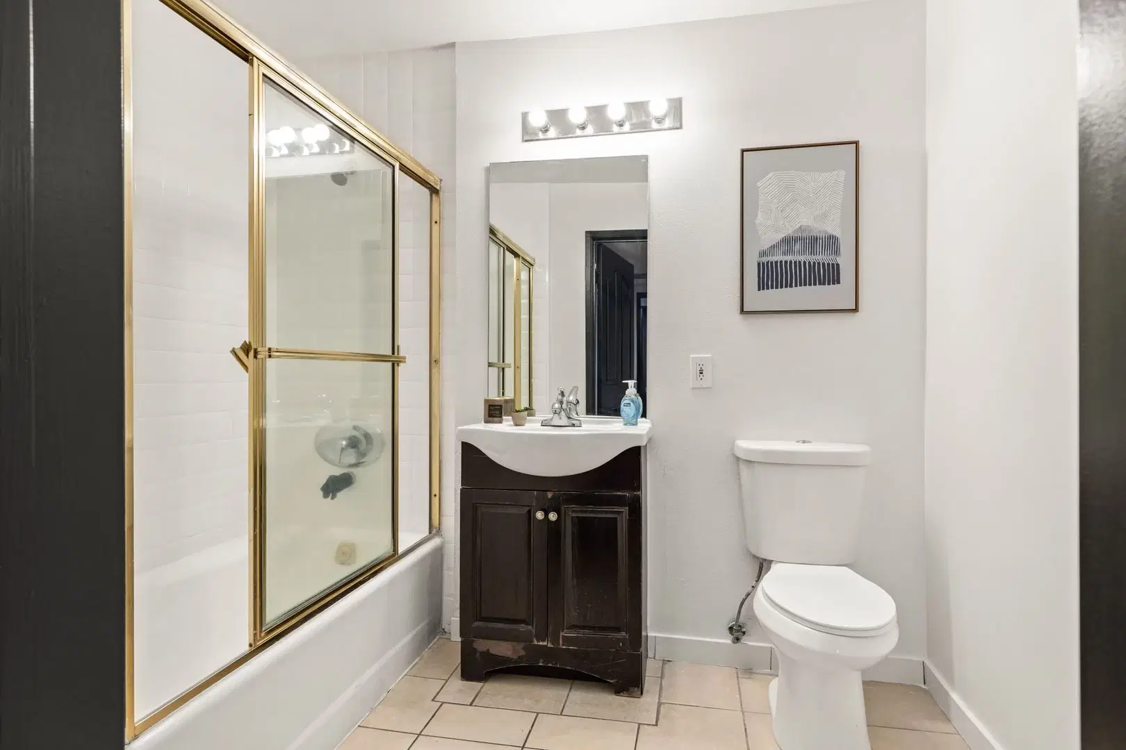 10777 Ashton 202, Los Angeles – Single Room With A Common Bathroom And Balcony In A 6 Bedroom Apartment