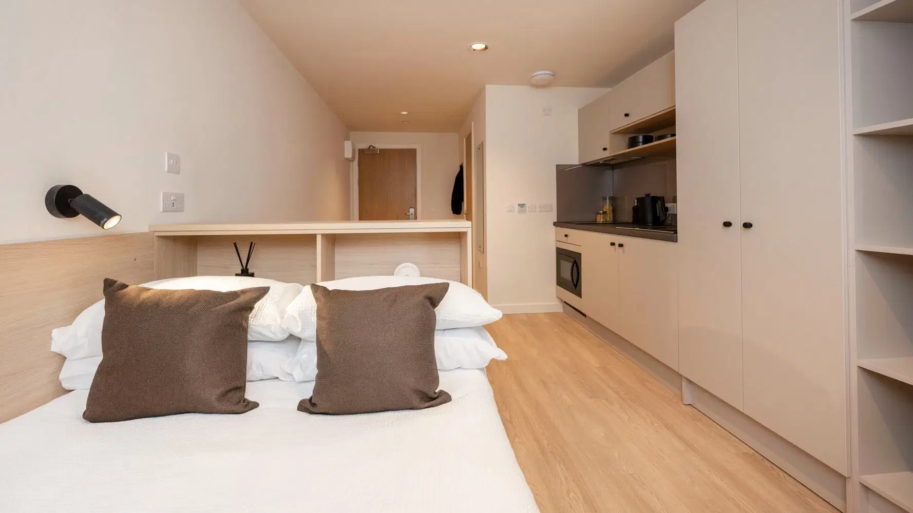 Straits Mile, Edinburgh – Classic Plus Studio