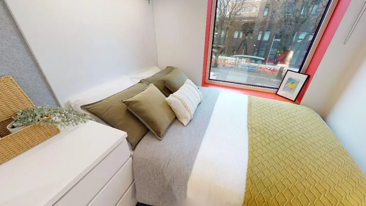 iQ Brighton, Brighton – Copper En Suite Premium