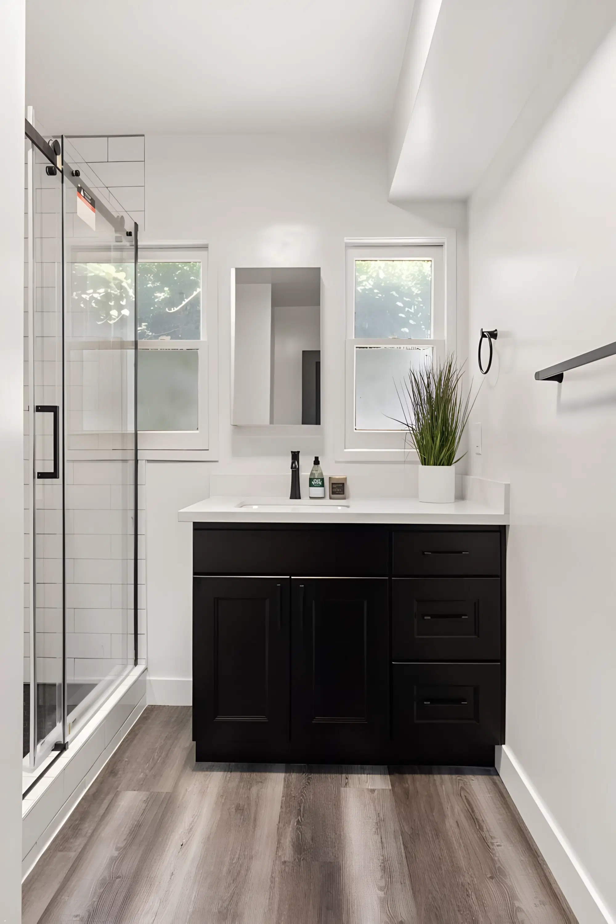 Ohio Avenue, Los Angeles – Single Room with a Private Bathroom External in a 4 Bedroom Apartment
