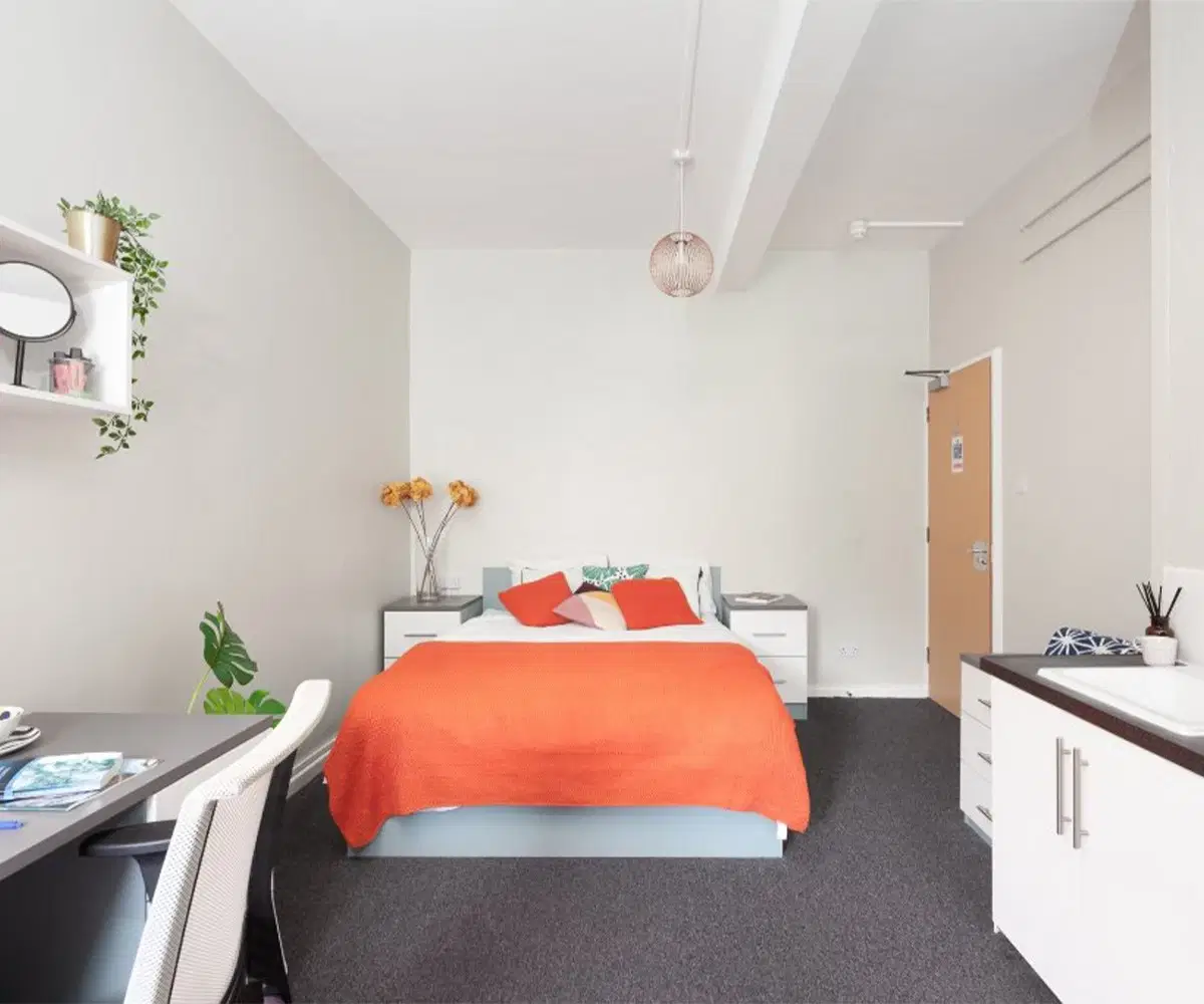 LST Louise House, London – Deluxe