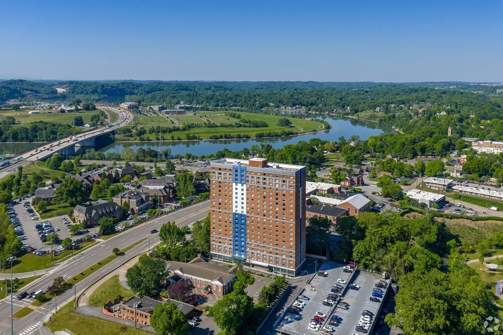 Tradition, Knoxville – Exterior