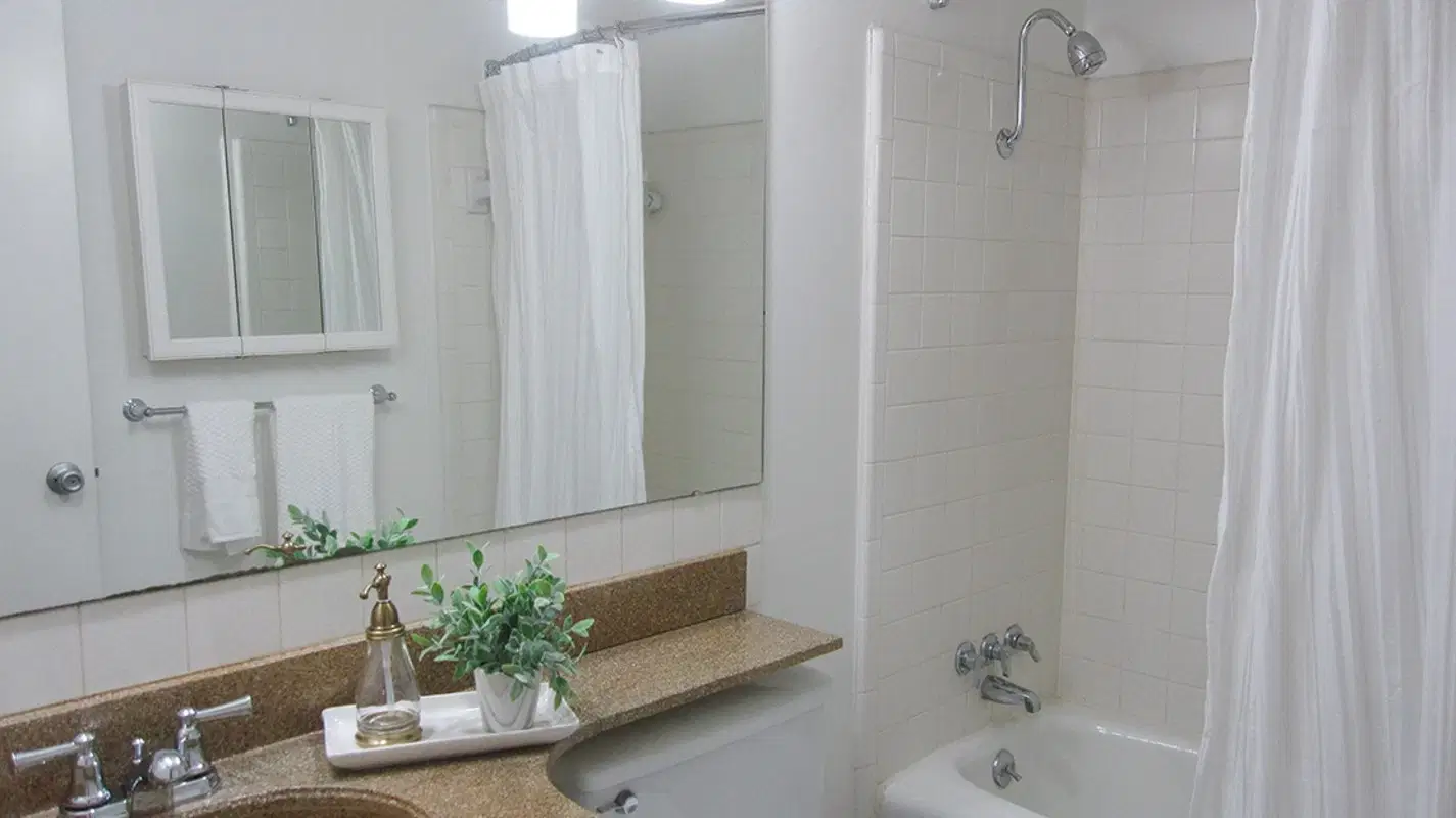 Carolina Crossing Apartments, Greenville – Bathroom