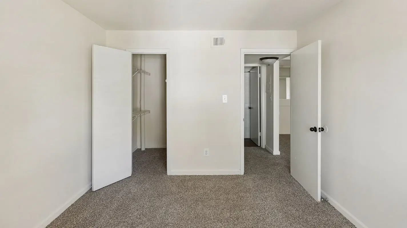 Overlook Apartments, Greenville – Bedroom