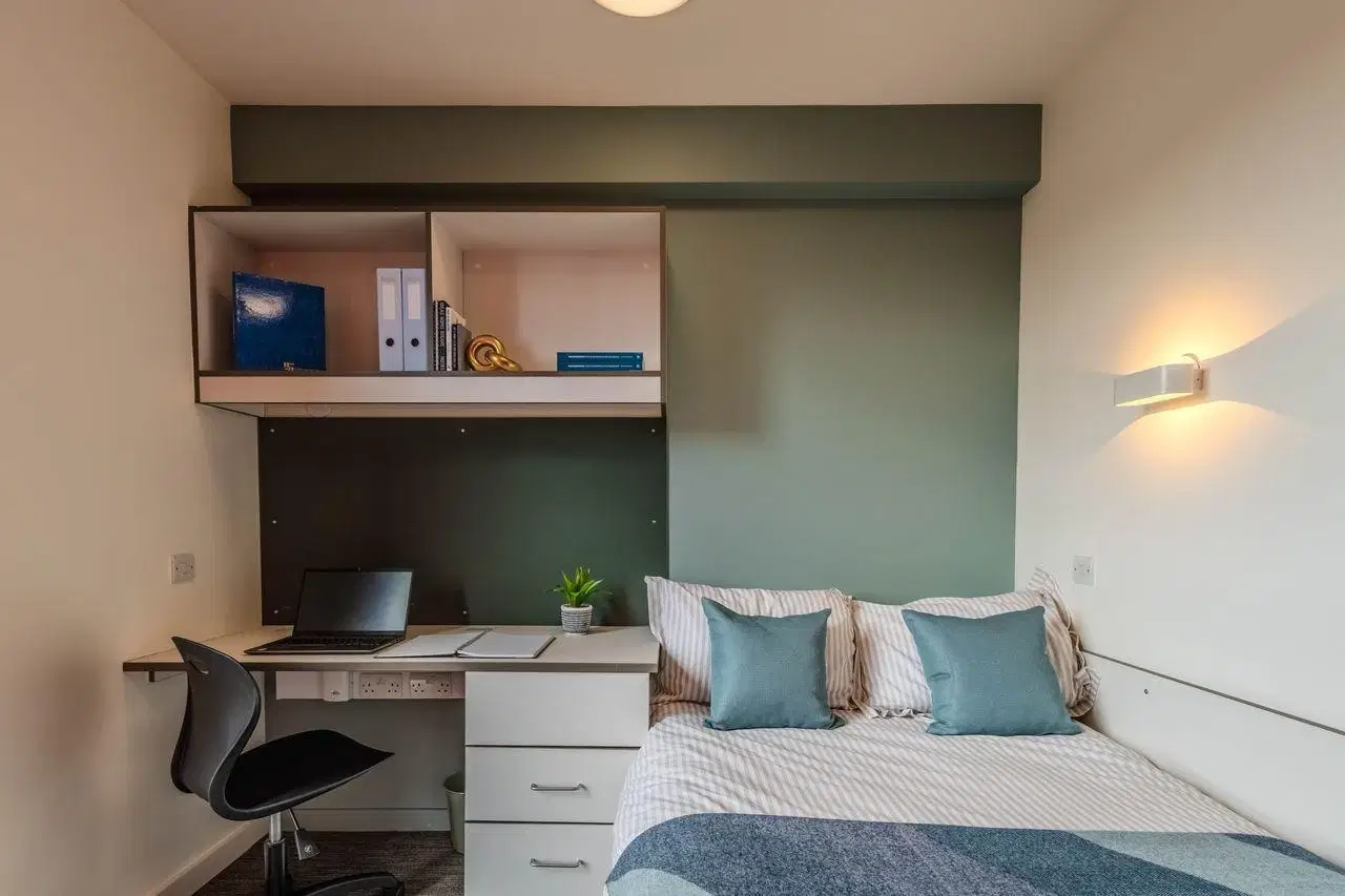 Powis Place, Aberdeen – Essential Ensuite
