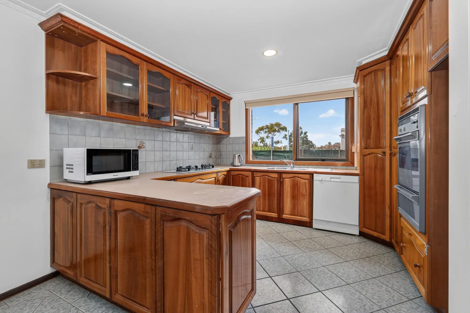 Room in a 8 Bedroom Apartment, 103 Monash Dr, Mulgrave, Australia VIC 3170 – Kitchen