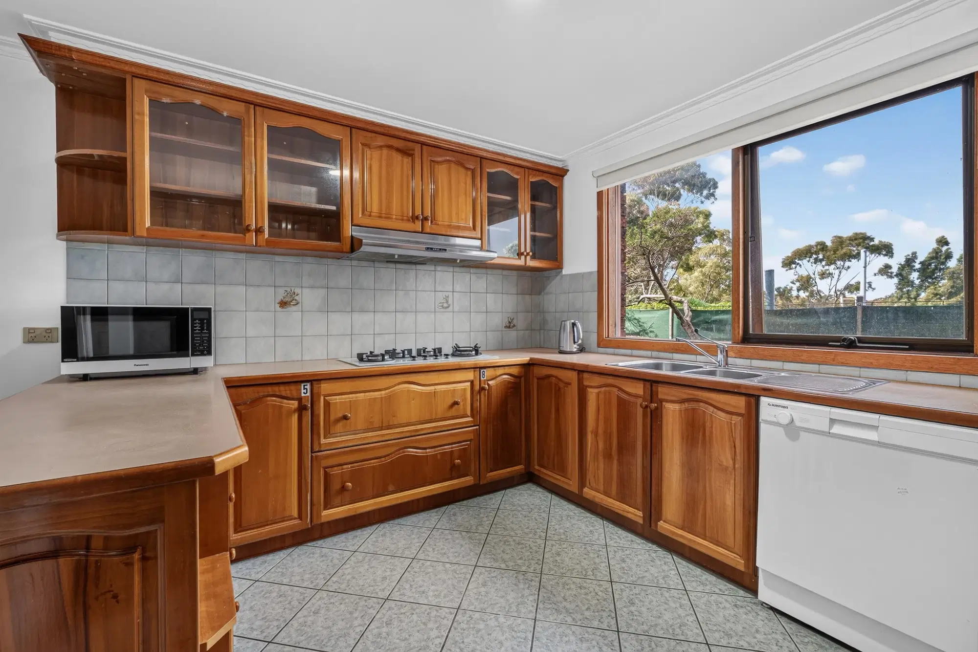 Room in a 8 Bedroom Apartment, 103 Monash Dr, Mulgrave, Australia VIC 3170 – Kitchen