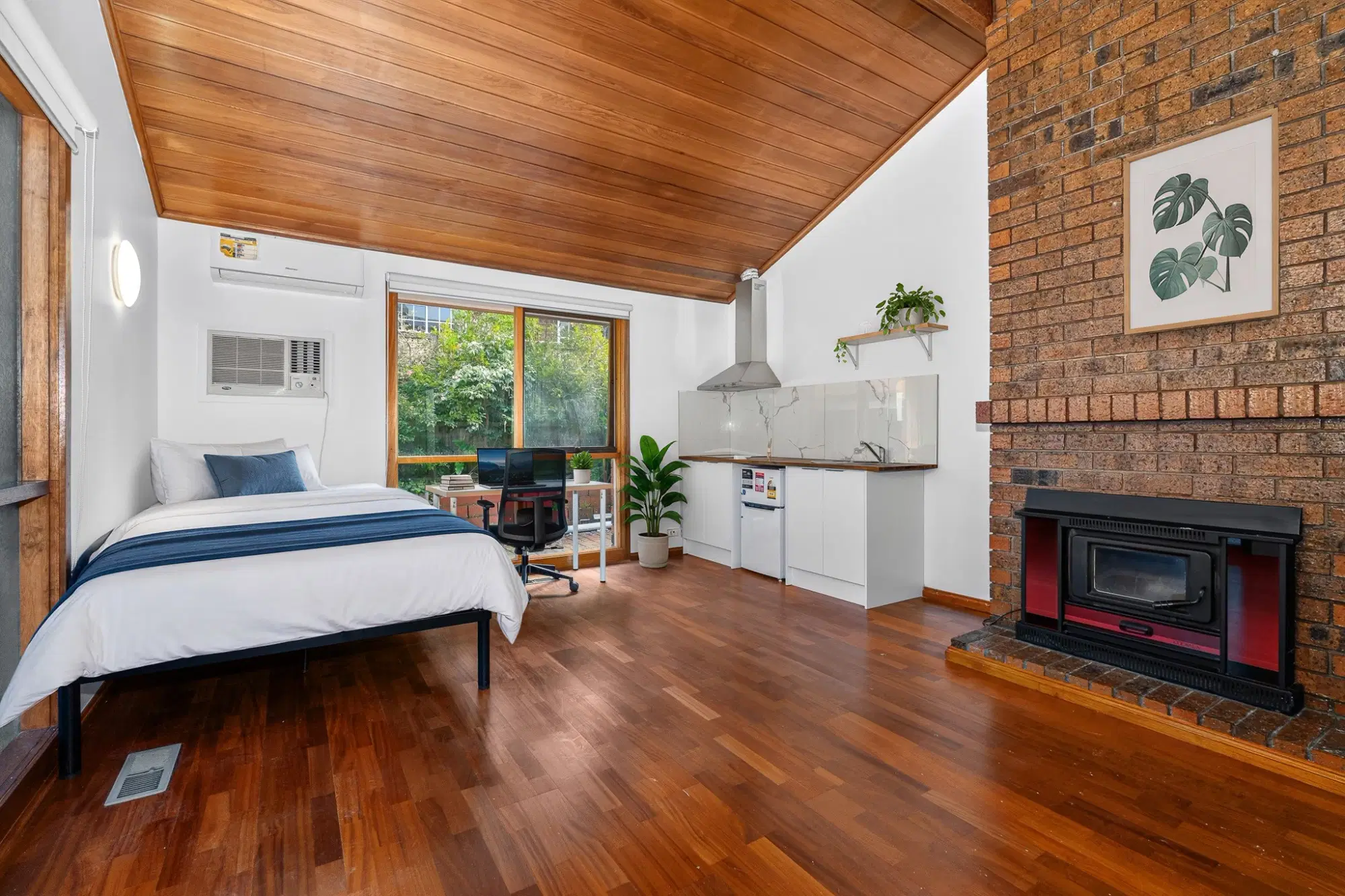 Room in a 8 Bedroom Apartment, 103 Monash Dr, Mulgrave, Australia VIC 3170 – Double Room with Kitchenette