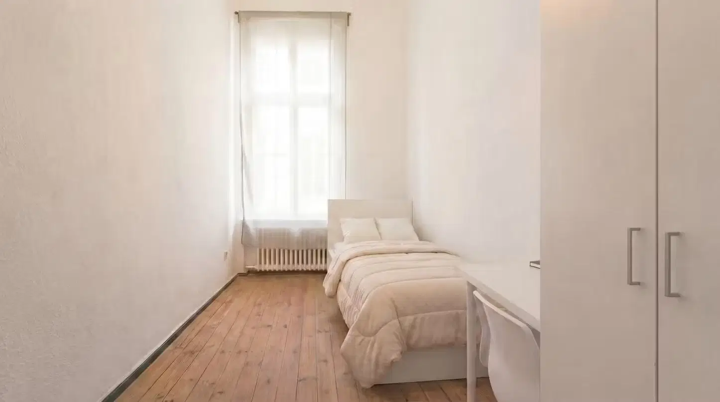RM Potsdamer Straße 102, Berlin – Room in 3 Bed 1 Bath (#SF31.2.)