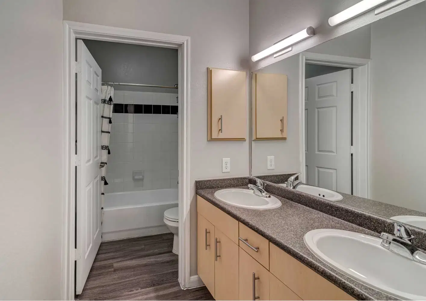 Ballpark North, Austin – Bathroom