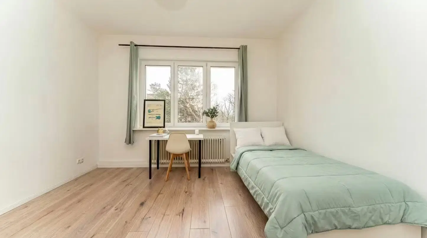 RM Treseburger Ufer 44, Berlin – Room In 3 Bed 1 Bath (#T44.31.3.)