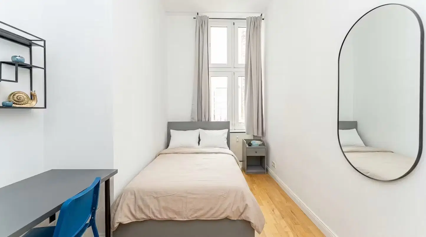 RM Uhlandstraße 29, Berlin – Room in a 6 Bed 2 Bath (#U29.HH.42.2.)