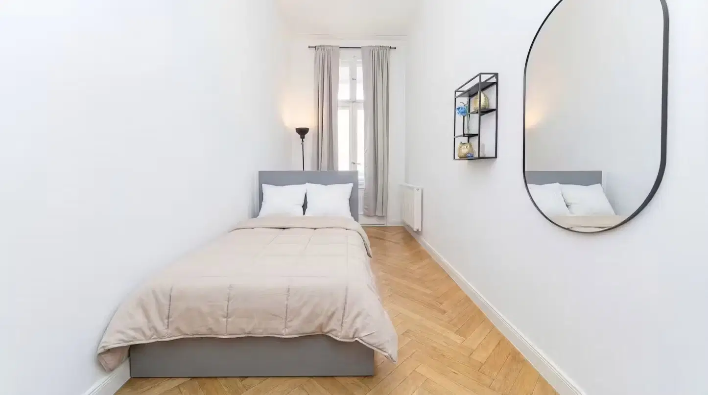 RM Uhlandstraße 29, Berlin – Room in a 6 Bed 2 Bath (#U29.HH.42.3.)
