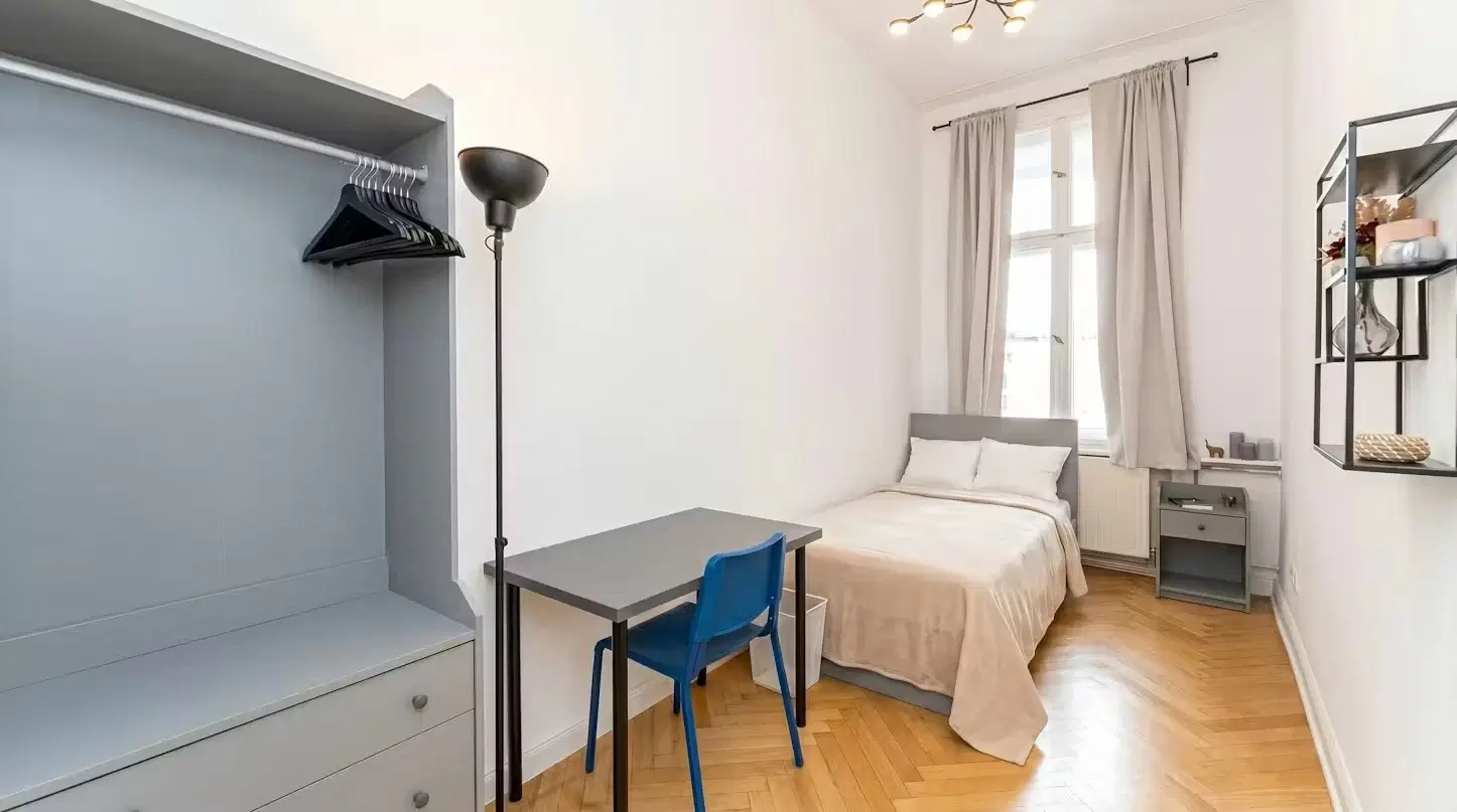 RM Uhlandstraße 29, Berlin – Room in a 6 Bed 2 Bath (#U29.HH.42.4.)