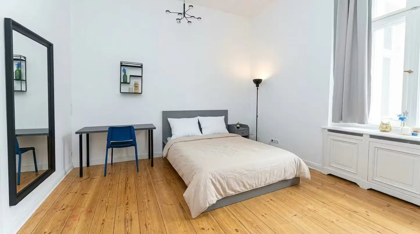 RM Uhlandstraße 29, Berlin – Room in a 6 Bed 2 Bath (#U29.HH.42.5.)