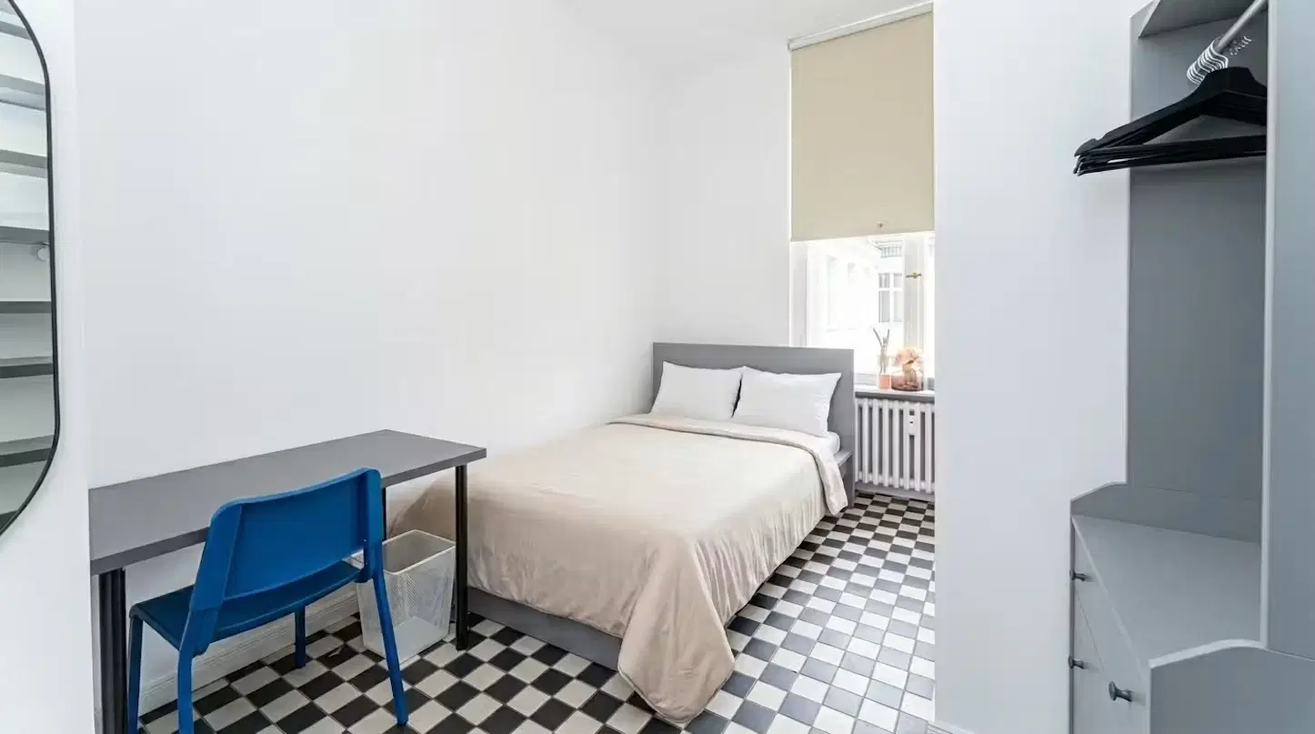 RM Uhlandstraße 29, Berlin – Room in a 6 Bed 1 Bath (#U29.HH.42.6.)