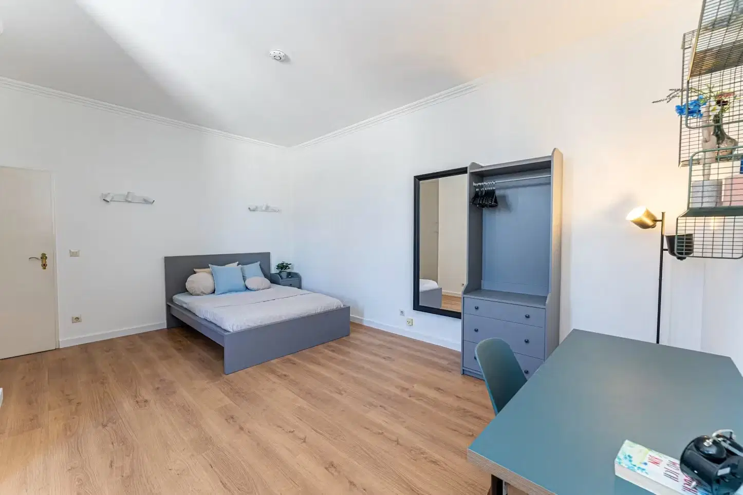RM Uhlandstraße 29, Berlin – Room in a 5 Bed 1 Bath (#U29.VH.52.4.)