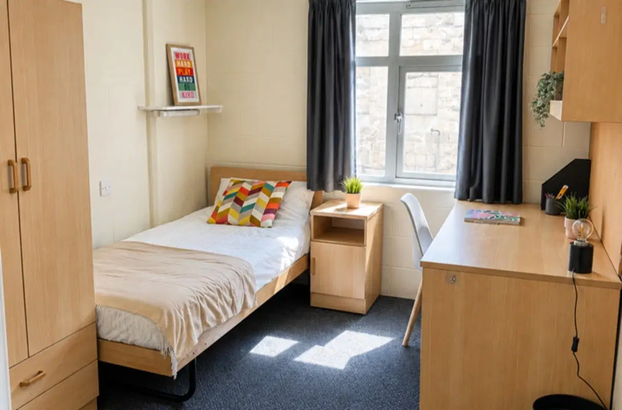 Deans Court, Bristol – Bedroom