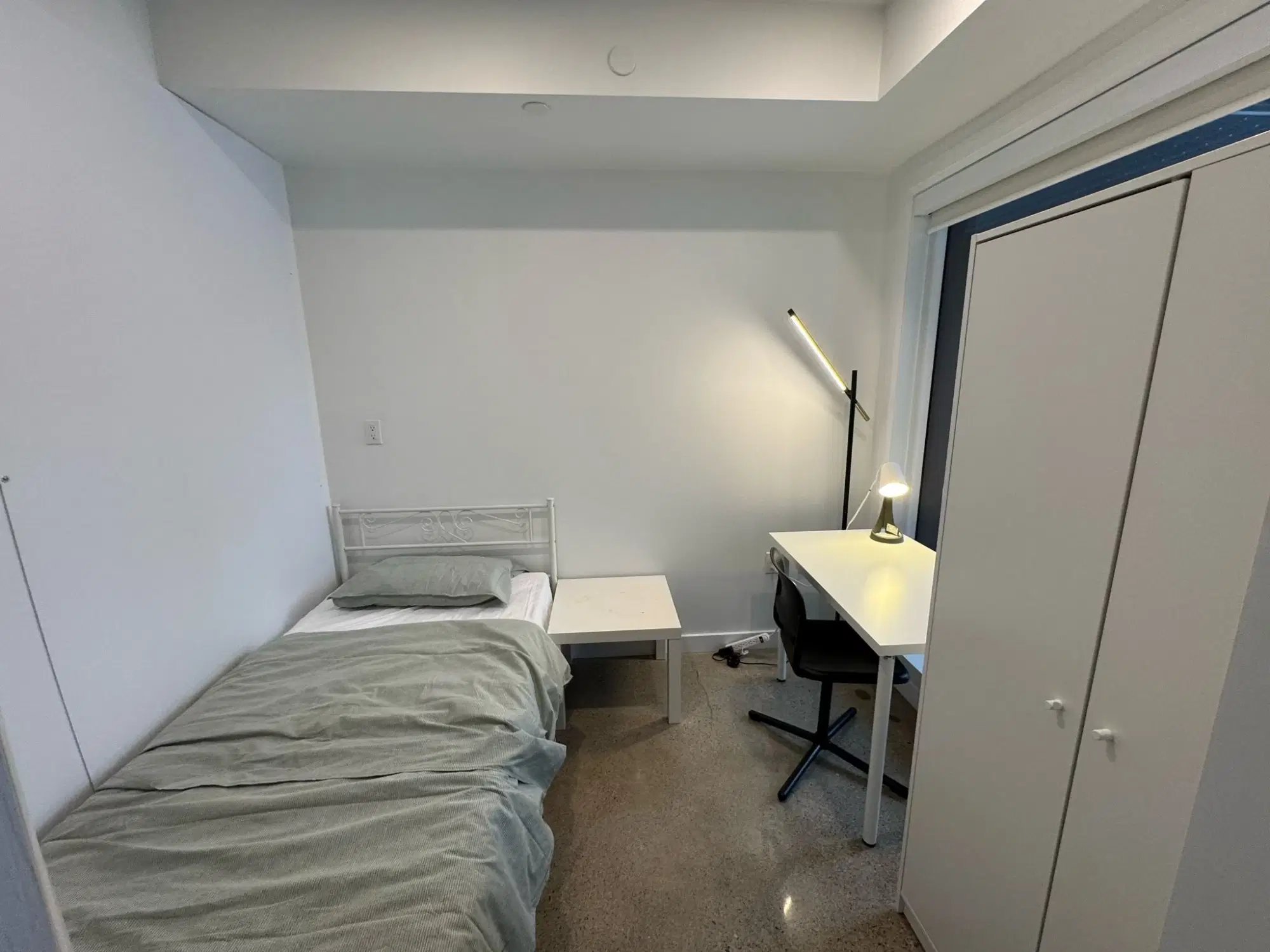 YVR M5, Toronto – Flex Room [41 River St - 26]