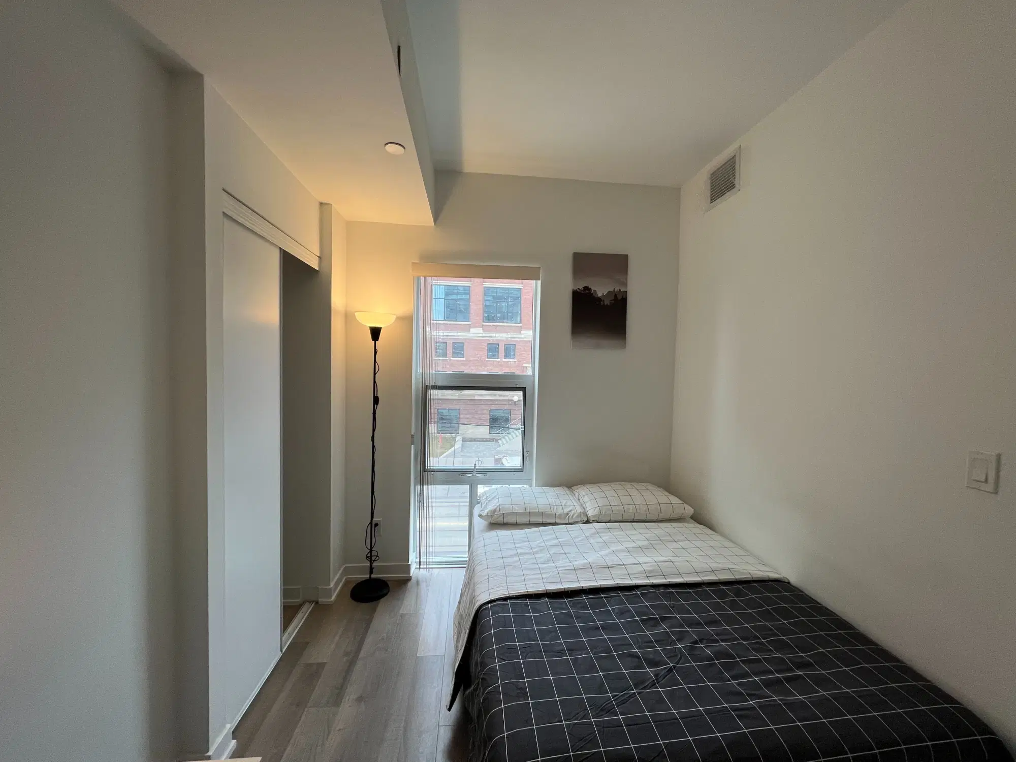YVR M5, Toronto – Deluxe Room [181 Huron St - 205]