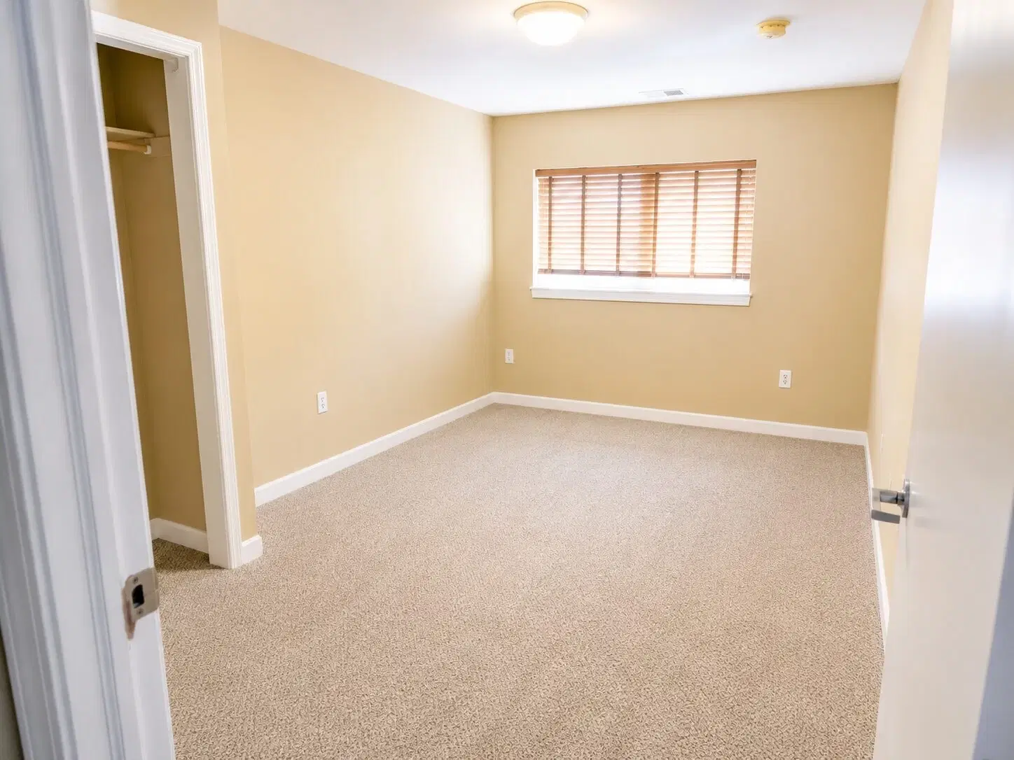 The Flats on Kirkwood Apartments, Bloomington – Bedroom