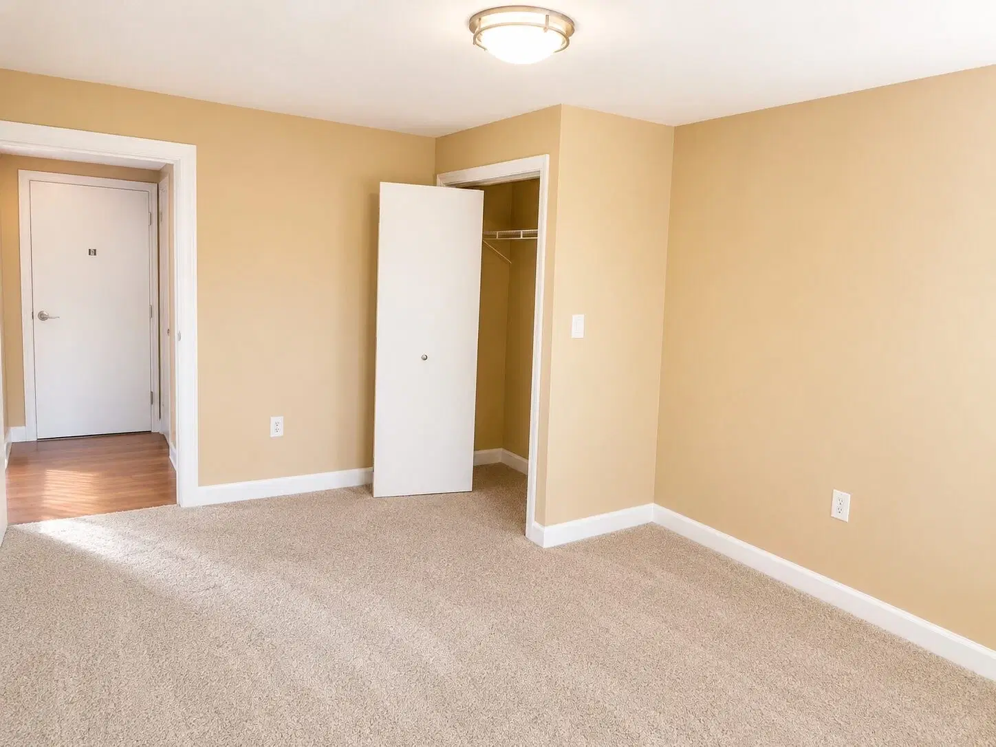 The Flats on Kirkwood Apartments, Bloomington – Bedroom