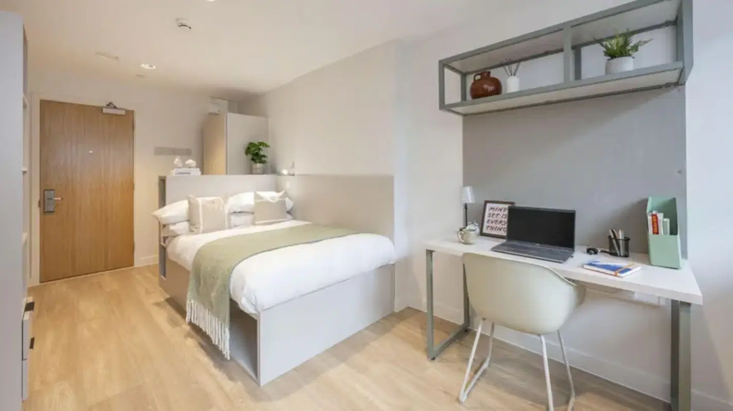 The Quarter House, Bristol – Ensuite with Balcony