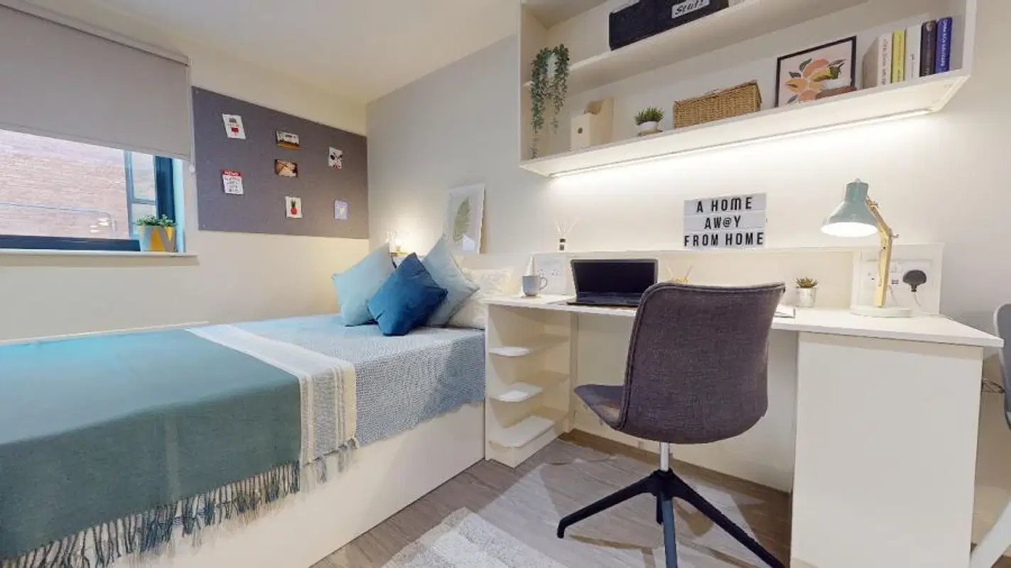 iQ Leeds, Leeds – Saver Studio