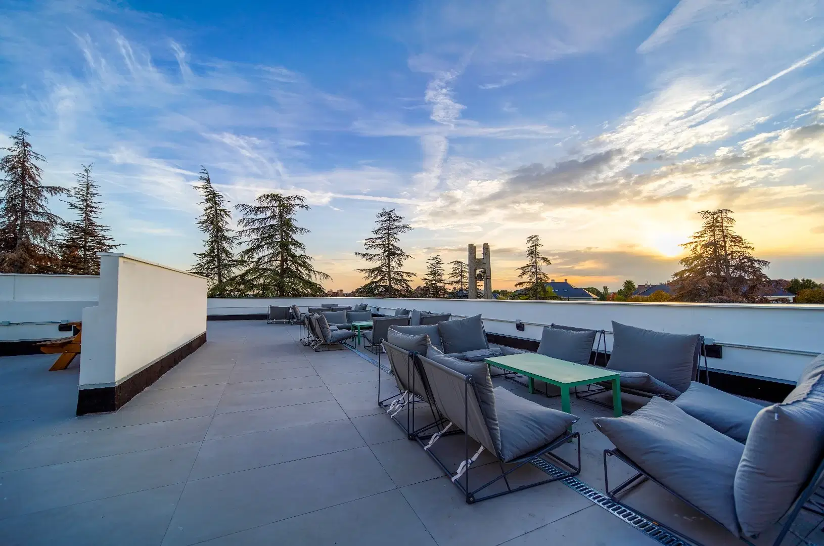 Bravo Madrid, Madrid – Exterior
