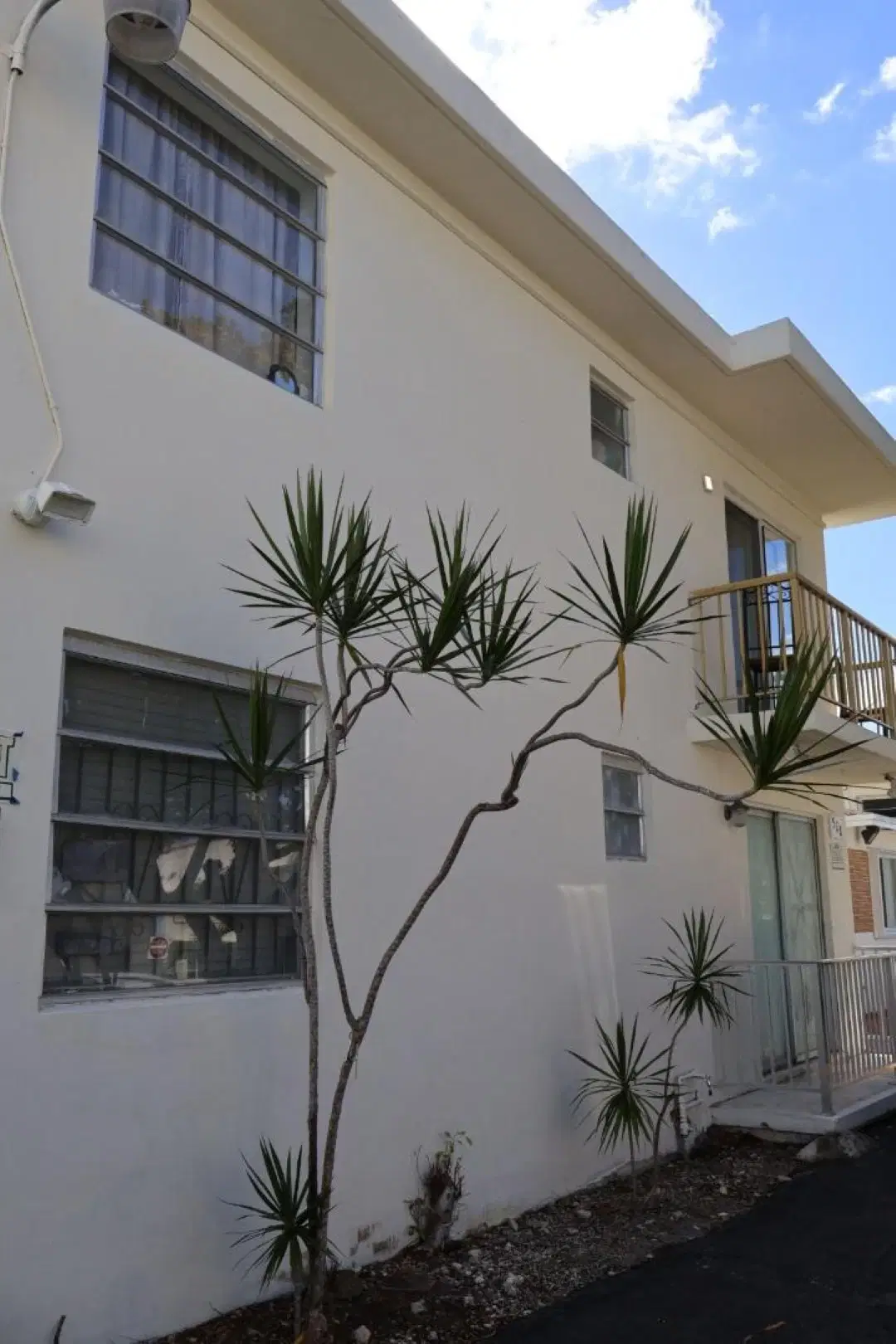 528 SW 6th, Miami – Exterior