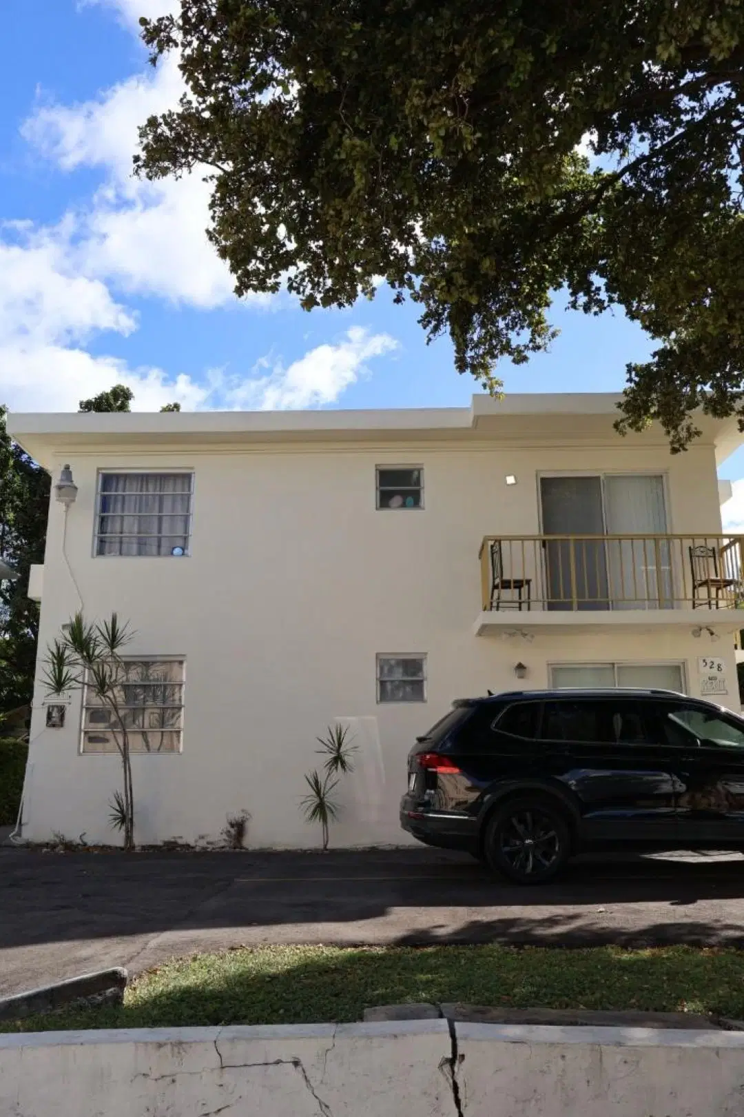 528 SW 6th, Miami – Exterior